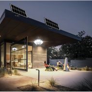 світло на ганку